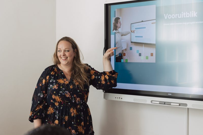 Het team van experts van Adapt in gesprek